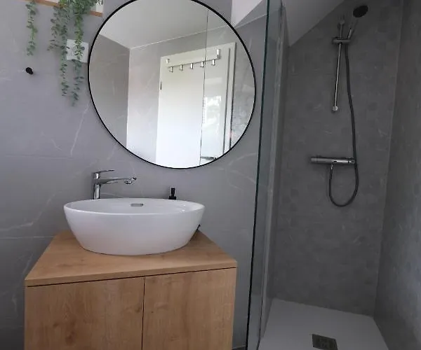 Апартаменти Emona Free Parking & Gym *