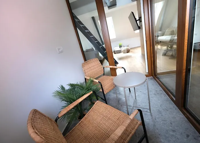 Emona Free Parking & Gym Apartman *